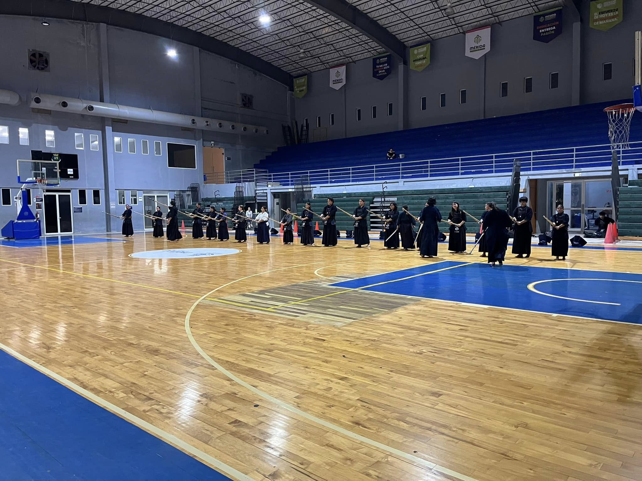 Entrenamiento grupal en el gimnasio de Mérida
